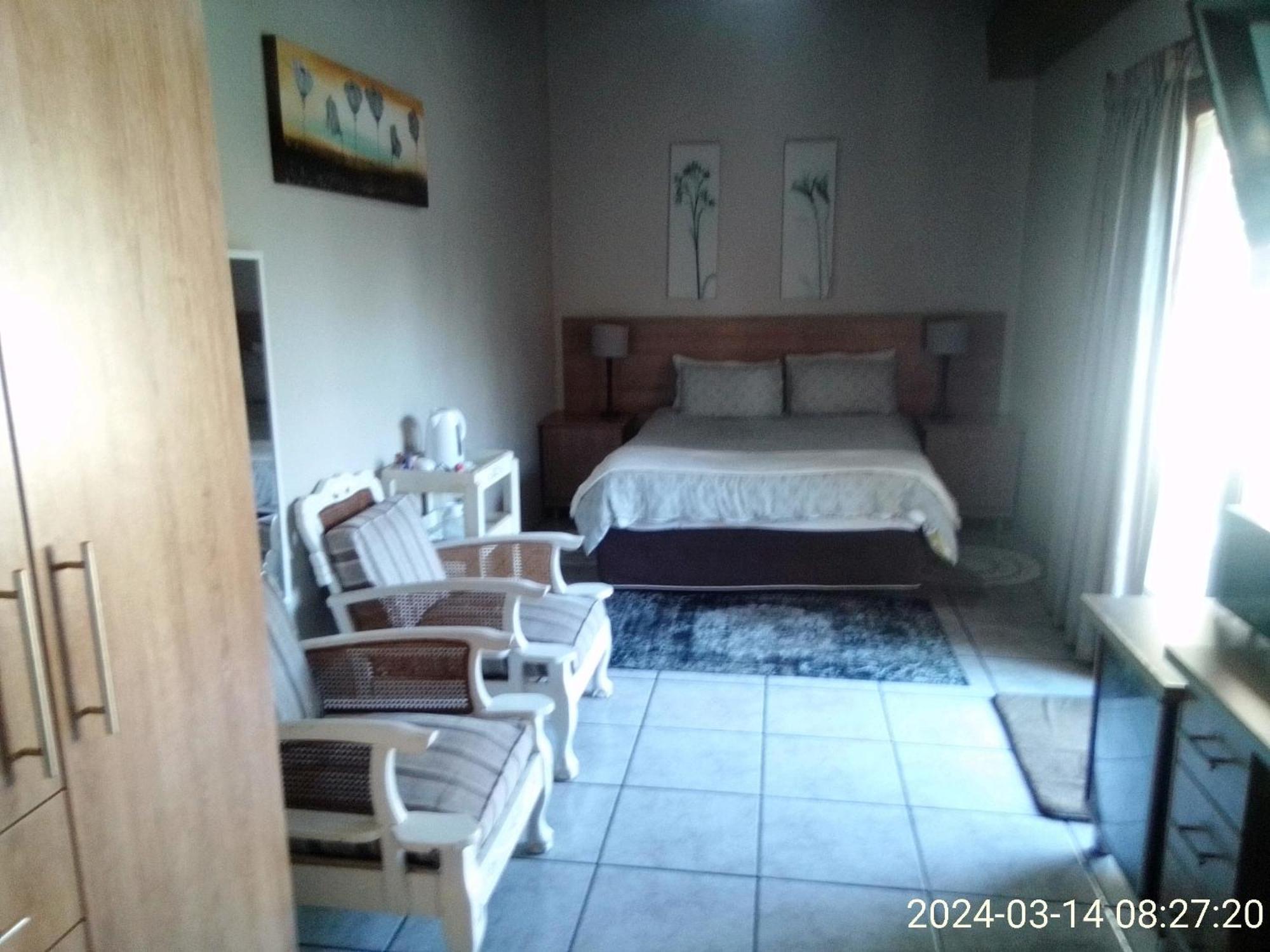 12 On Vaal Drive Guesthouse Vanderbijlpark Extérieur photo