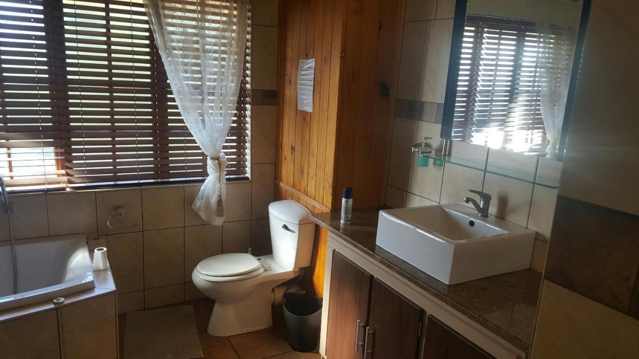 12 On Vaal Drive Guesthouse Vanderbijlpark Extérieur photo